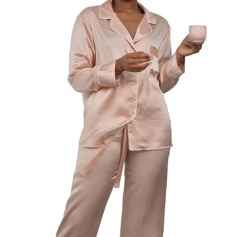 Pijama de seda de manga larga